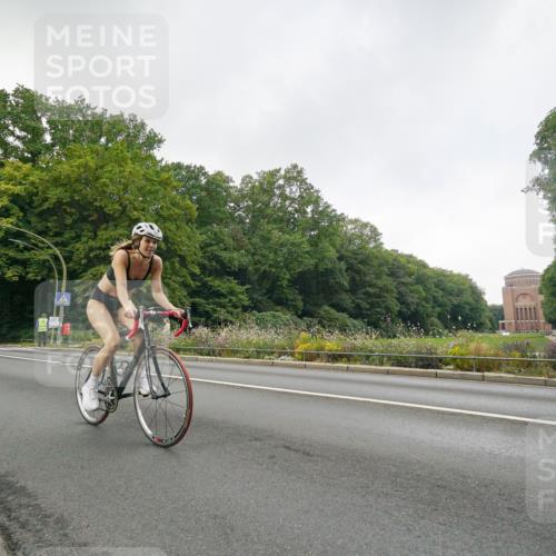 14.09.2025 - Stadtparktriathlon Michael Burmester http://msf.ph/oto/8891322 14.09.2025 10:30:56 Radfahren 521, 522, 533, 624, 712 meine-sportfotos.de
