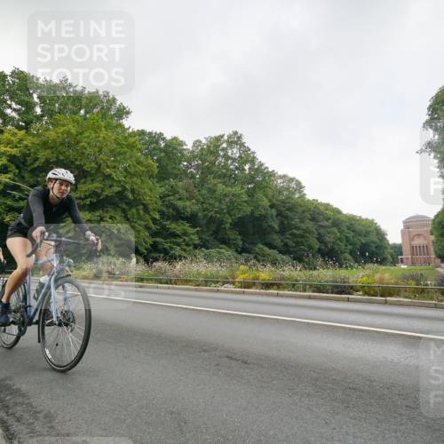 14.09.2025 - Stadtparktriathlon Michael Burmester http://msf.ph/oto/8891323 14.09.2025 10:30:59 Radfahren 521, 522, 533, 546, 624, 687, 712 meine-sportfotos.de