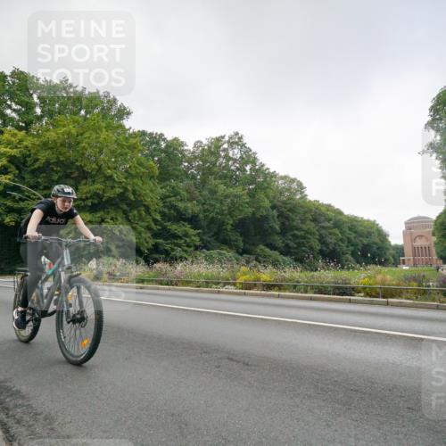 14.09.2025 - Stadtparktriathlon Michael Burmester http://msf.ph/oto/8891348 14.09.2025 10:32:03 Radfahren 517, 528, 654, 763 meine-sportfotos.de
