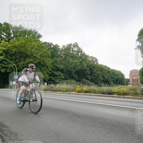 14.09.2025 - Stadtparktriathlon Michael Burmester http://msf.ph/oto/8891355 14.09.2025 10:32:24 Radfahren 708 meine-sportfotos.de