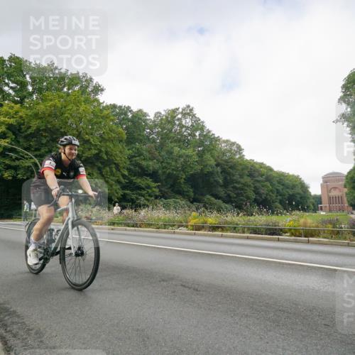 14.09.2025 - Stadtparktriathlon Michael Burmester http://msf.ph/oto/8891363 14.09.2025 10:33:07 Radfahren 621, 681, 683 meine-sportfotos.de