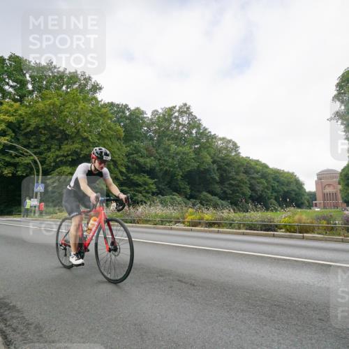 14.09.2025 - Stadtparktriathlon Michael Burmester http://msf.ph/oto/8891366 14.09.2025 10:33:28 Radfahren 662 meine-sportfotos.de