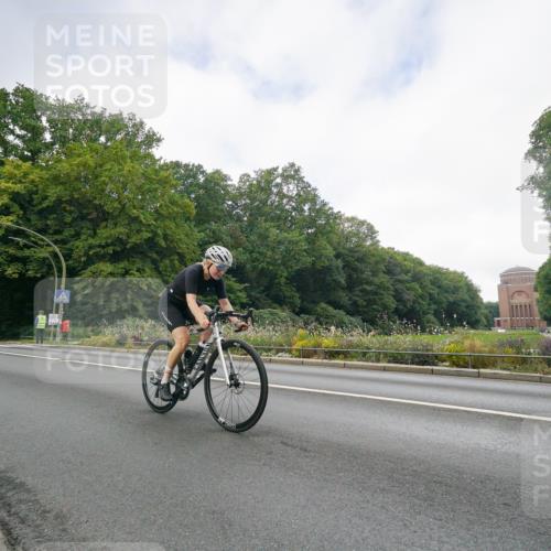 14.09.2025 - Stadtparktriathlon Michael Burmester http://msf.ph/oto/8891371 14.09.2025 10:33:46 Radfahren 557, 641, 665, 674, 695, 735 meine-sportfotos.de