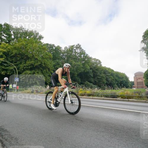 14.09.2025 - Stadtparktriathlon Michael Burmester http://msf.ph/oto/8891372 14.09.2025 10:33:49 Radfahren 557, 638, 665, 674, 735 meine-sportfotos.de
