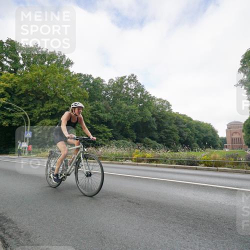 14.09.2025 - Stadtparktriathlon Michael Burmester http://msf.ph/oto/8891379 14.09.2025 10:34:08 Radfahren 676 meine-sportfotos.de
