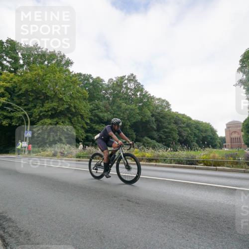 14.09.2025 - Stadtparktriathlon Michael Burmester http://msf.ph/oto/8891380 14.09.2025 10:34:22 Radfahren 692 meine-sportfotos.de