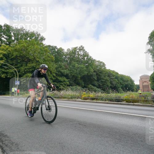 14.09.2025 - Stadtparktriathlon Michael Burmester http://msf.ph/oto/8891401 14.09.2025 10:35:35 Radfahren 651, 718 meine-sportfotos.de