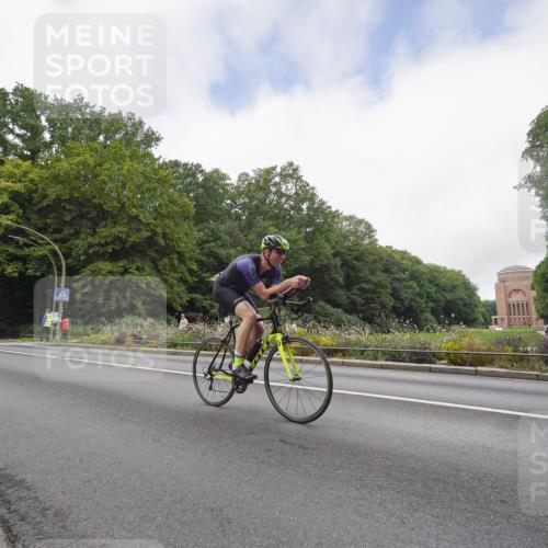 14.09.2025 - Stadtparktriathlon Michael Burmester http://msf.ph/oto/8891412 14.09.2025 10:36:11 Radfahren 542, 661, 770 meine-sportfotos.de