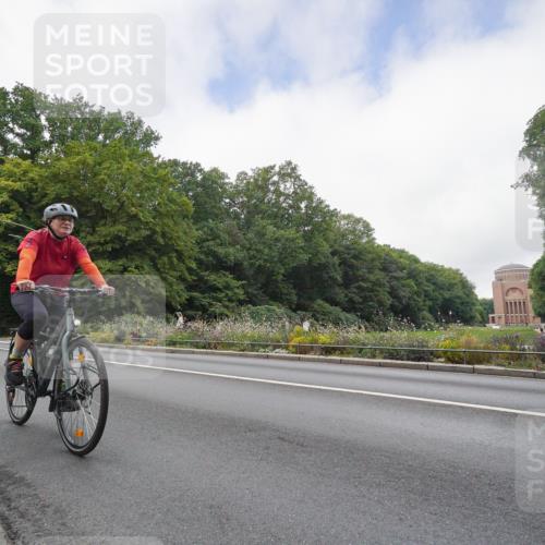 14.09.2025 - Stadtparktriathlon Michael Burmester http://msf.ph/oto/8891413 14.09.2025 10:36:12 Radfahren 542, 661, 770 meine-sportfotos.de
