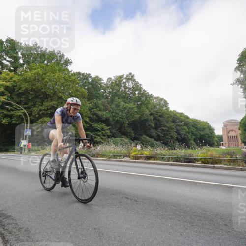 14.09.2025 - Stadtparktriathlon Michael Burmester http://msf.ph/oto/8891423 14.09.2025 10:36:36 Radfahren 686, 717, 720, 817 meine-sportfotos.de