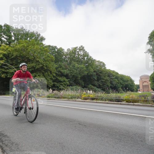14.09.2025 - Stadtparktriathlon Michael Burmester http://msf.ph/oto/8891426 14.09.2025 10:36:45 Radfahren 558, 694, 764, 783, 798, 811 meine-sportfotos.de