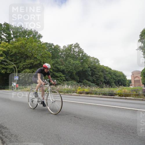 14.09.2025 - Stadtparktriathlon Michael Burmester http://msf.ph/oto/8891434 14.09.2025 10:37:00 Radfahren 588, 622, 737, 752, 788 meine-sportfotos.de