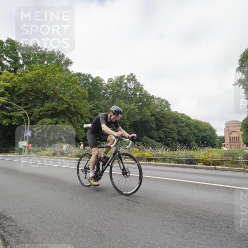 14.09.2025 - Stadtparktriathlon Michael Burmester http://msf.ph/oto/8891441 14.09.2025 10:37:07 Radfahren 518, 588, 737, 752, 785, 813 meine-sportfotos.de