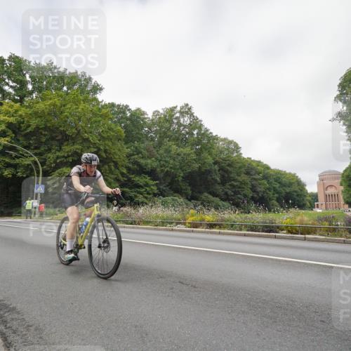 14.09.2025 - Stadtparktriathlon Michael Burmester http://msf.ph/oto/8891442 14.09.2025 10:37:09 Radfahren 518, 667, 737, 785, 813 meine-sportfotos.de
