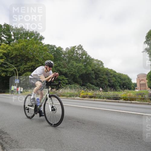 14.09.2025 - Stadtparktriathlon Michael Burmester http://msf.ph/oto/8891445 14.09.2025 10:37:15 Radfahren 518, 667, 691, 761, 785, 813 meine-sportfotos.de