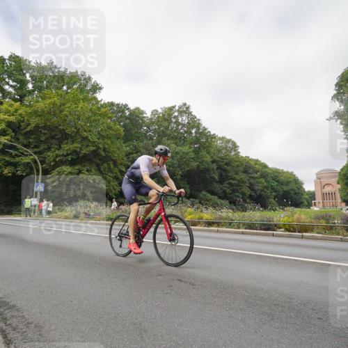 14.09.2025 - Stadtparktriathlon Michael Burmester http://msf.ph/oto/8891451 14.09.2025 10:37:28 Radfahren 535, 632, 685, 688, 702, 727, 743, 753 meine-sportfotos.de