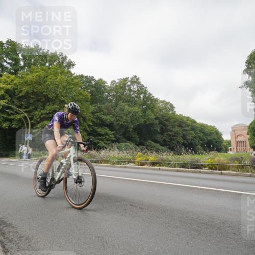 14.09.2025 - Stadtparktriathlon Michael Burmester http://msf.ph/oto/8891461 14.09.2025 10:37:44 Radfahren 639, 648 meine-sportfotos.de