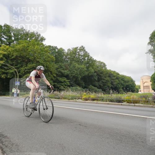 14.09.2025 - Stadtparktriathlon Michael Burmester http://msf.ph/oto/8891462 14.09.2025 10:37:55 Radfahren 721, 723, 782, 804 meine-sportfotos.de