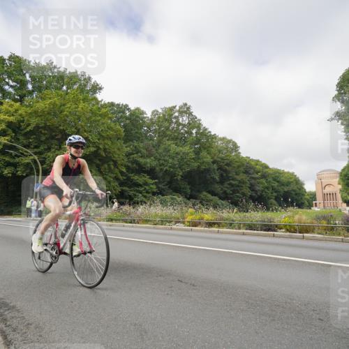 14.09.2025 - Stadtparktriathlon Michael Burmester http://msf.ph/oto/8891475 14.09.2025 10:38:17 Radfahren 705, 748, 750, 759, 763, 799, 800 meine-sportfotos.de