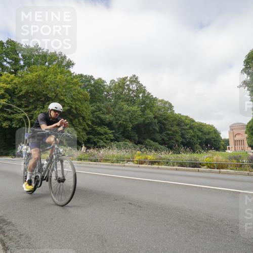 14.09.2025 - Stadtparktriathlon Michael Burmester http://msf.ph/oto/8891483 14.09.2025 10:38:38 Radfahren 645, 687, 699, 700, 777 meine-sportfotos.de