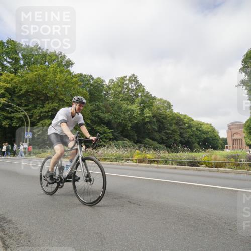 14.09.2025 - Stadtparktriathlon Michael Burmester http://msf.ph/oto/8891492 14.09.2025 10:38:54 Radfahren 581, 624, 706, 766, 779 meine-sportfotos.de