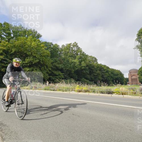 14.09.2025 - Stadtparktriathlon Michael Burmester http://msf.ph/oto/8891515 14.09.2025 10:39:11 Radfahren 636, 697, 732, 786, 801 meine-sportfotos.de