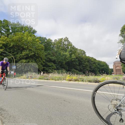 14.09.2025 - Stadtparktriathlon Michael Burmester http://msf.ph/oto/8891517 14.09.2025 10:39:13 Radfahren 636, 697, 732, 786, 801 meine-sportfotos.de