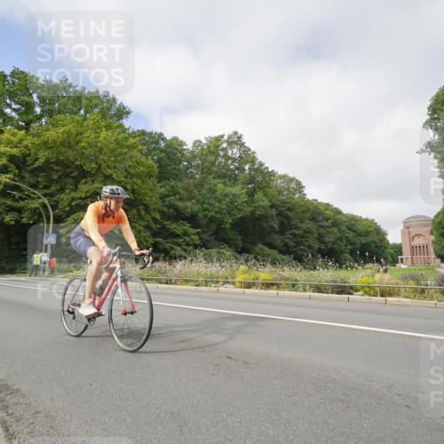 14.09.2025 - Stadtparktriathlon Michael Burmester http://msf.ph/oto/8891532 14.09.2025 10:39:25 Radfahren 515, 637, 650, 758, 815 meine-sportfotos.de