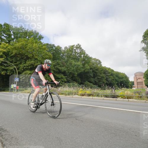 14.09.2025 - Stadtparktriathlon Michael Burmester http://msf.ph/oto/8891533 14.09.2025 10:39:30 Radfahren 515, 598, 637, 643, 650, 815 meine-sportfotos.de