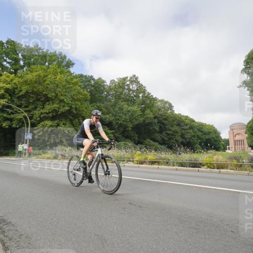 14.09.2025 - Stadtparktriathlon Michael Burmester http://msf.ph/oto/8891534 14.09.2025 10:39:33 Radfahren 598, 643, 650, 815 meine-sportfotos.de