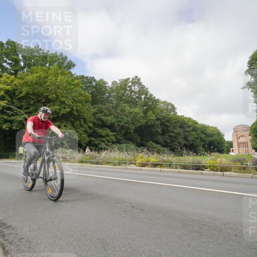 14.09.2025 - Stadtparktriathlon Michael Burmester http://msf.ph/oto/8891537 14.09.2025 10:39:37 Radfahren 598, 643, 650 meine-sportfotos.de