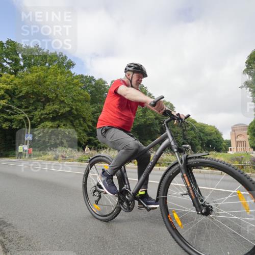 14.09.2025 - Stadtparktriathlon Michael Burmester http://msf.ph/oto/8891538 14.09.2025 10:39:37 Radfahren 598, 643, 650 meine-sportfotos.de
