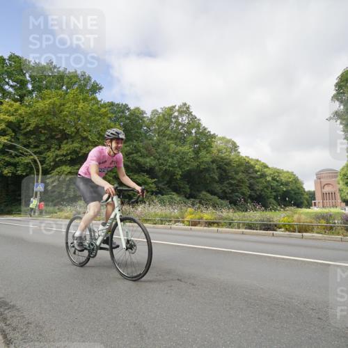 14.09.2025 - Stadtparktriathlon Michael Burmester http://msf.ph/oto/8891543 14.09.2025 10:39:57 Radfahren 647, 736, 740, 780, 790, 796 meine-sportfotos.de