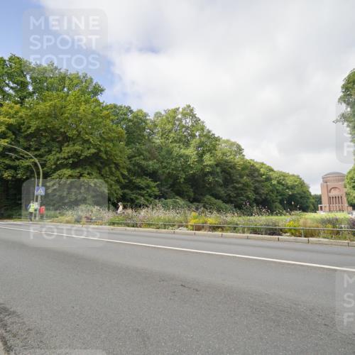 14.09.2025 - Stadtparktriathlon Michael Burmester http://msf.ph/oto/8891546 14.09.2025 10:40:01 Radfahren 647, 736, 740, 776, 780 meine-sportfotos.de