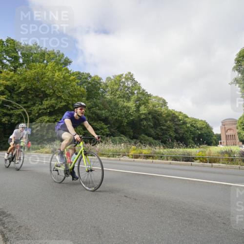 14.09.2025 - Stadtparktriathlon Michael Burmester http://msf.ph/oto/8891549 14.09.2025 10:40:03 Radfahren 647, 740, 776, 780 meine-sportfotos.de