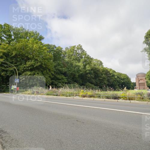 14.09.2025 - Stadtparktriathlon Michael Burmester http://msf.ph/oto/8891555 14.09.2025 10:40:07 Radfahren 647, 740, 776 meine-sportfotos.de
