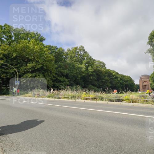14.09.2025 - Stadtparktriathlon Michael Burmester http://msf.ph/oto/8891585 14.09.2025 10:40:24 Radfahren 626, 714, 807, 818 meine-sportfotos.de