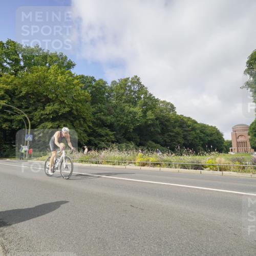 14.09.2025 - Stadtparktriathlon Michael Burmester http://msf.ph/oto/8891606 14.09.2025 10:40:39 Radfahren 682, 735, 765, 792, 803, 816 meine-sportfotos.de
