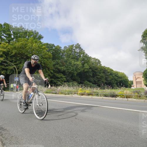 14.09.2025 - Stadtparktriathlon Michael Burmester http://msf.ph/oto/8891618 14.09.2025 10:40:53 Radfahren 641, 655, 662, 665, 682, 695, 701, 729, 762, 787, 821 meine-sportfotos.de