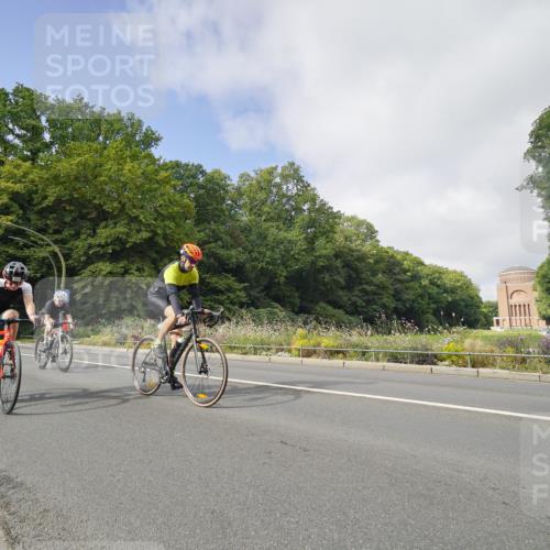 14.09.2025 - Stadtparktriathlon Michael Burmester http://msf.ph/oto/8891627 14.09.2025 10:41:00 Radfahren 662, 665, 695, 701, 729, 762, 781, 802 meine-sportfotos.de