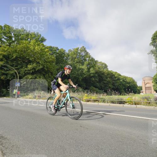 14.09.2025 - Stadtparktriathlon Michael Burmester http://msf.ph/oto/8891637 14.09.2025 10:41:10 Radfahren 746, 771, 778, 781, 791, 802 meine-sportfotos.de