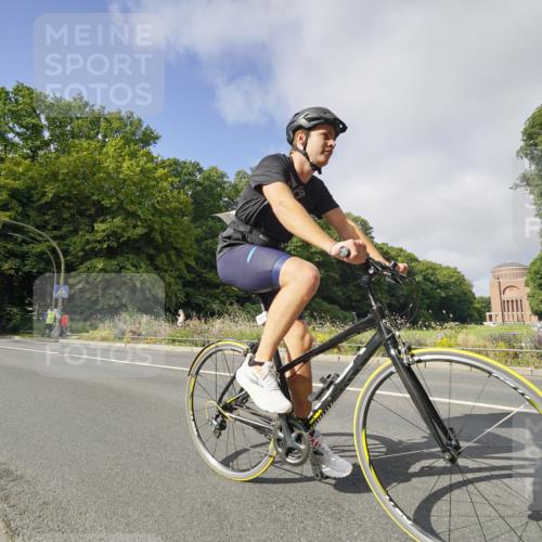 14.09.2025 - Stadtparktriathlon Michael Burmester http://msf.ph/oto/8891651 14.09.2025 10:41:17 Radfahren 746, 778, 791, 793 meine-sportfotos.de