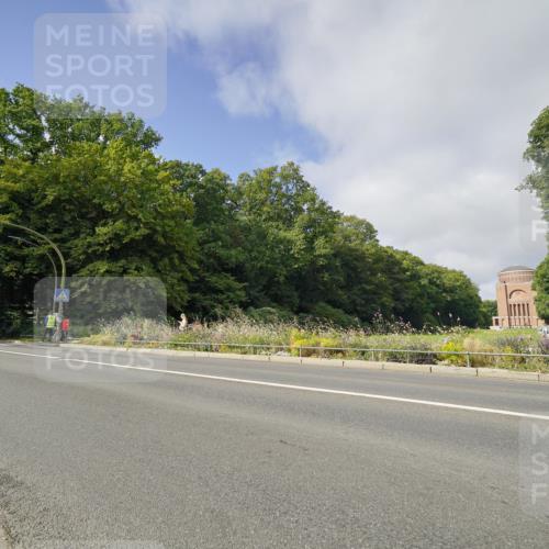 14.09.2025 - Stadtparktriathlon Michael Burmester http://msf.ph/oto/8891661 14.09.2025 10:41:22 Radfahren 674, 728, 791, 793 meine-sportfotos.de