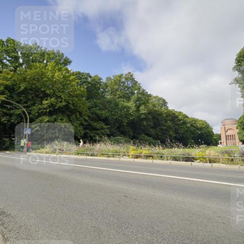 14.09.2025 - Stadtparktriathlon Michael Burmester http://msf.ph/oto/8891663 14.09.2025 10:41:23 Radfahren 674, 728, 791, 793 meine-sportfotos.de