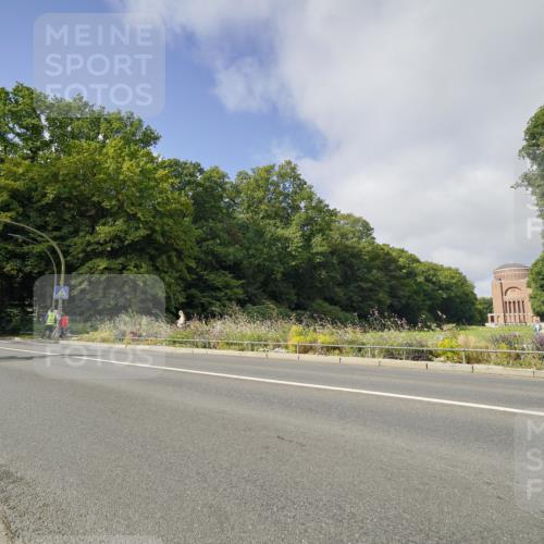 14.09.2025 - Stadtparktriathlon Michael Burmester http://msf.ph/oto/8891666 14.09.2025 10:41:24 Radfahren 654, 674, 728, 793 meine-sportfotos.de