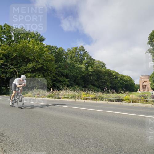 14.09.2025 - Stadtparktriathlon Michael Burmester http://msf.ph/oto/8891667 14.09.2025 10:41:25 Radfahren 654, 674, 728, 793 meine-sportfotos.de