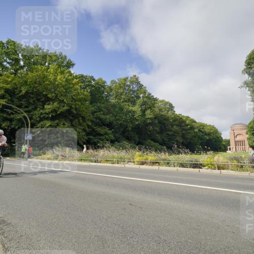 14.09.2025 - Stadtparktriathlon Michael Burmester http://msf.ph/oto/8891670 14.09.2025 10:41:26 Radfahren 654, 674, 698, 728, 793 meine-sportfotos.de