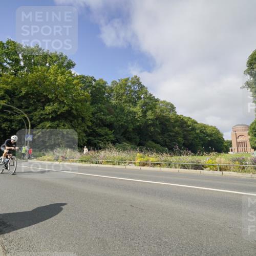 14.09.2025 - Stadtparktriathlon Michael Burmester http://msf.ph/oto/8891678 14.09.2025 10:41:30 Radfahren 654, 674, 681, 698, 728, 744, 749, 793 meine-sportfotos.de