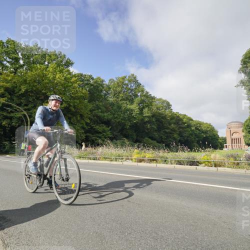 14.09.2025 - Stadtparktriathlon Michael Burmester http://msf.ph/oto/8891683 14.09.2025 10:41:34 Radfahren 654, 674, 681, 698, 716, 744, 749, 755 meine-sportfotos.de