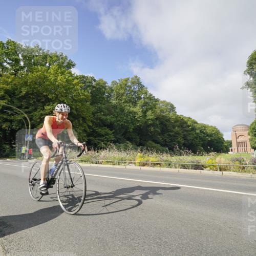 14.09.2025 - Stadtparktriathlon Michael Burmester http://msf.ph/oto/8891687 14.09.2025 10:41:37 Radfahren 654, 681, 698, 716, 744, 749, 755 meine-sportfotos.de